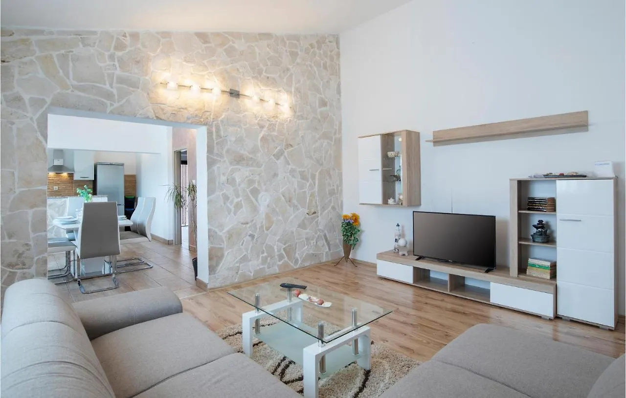 Stunning Apartment In Barban With Wifi