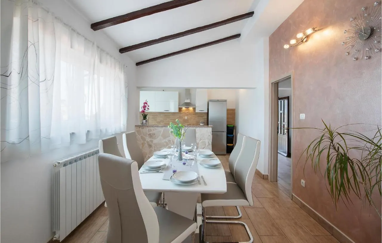 Stunning Apartment In Barban With Wifi 0*,